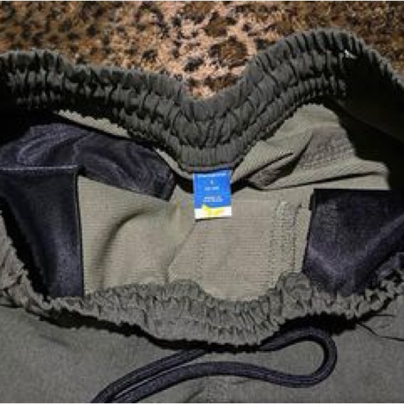 Men’s Small Army Green Stretchtech Shorts Super Nice Great Material - Picture 16 of 17